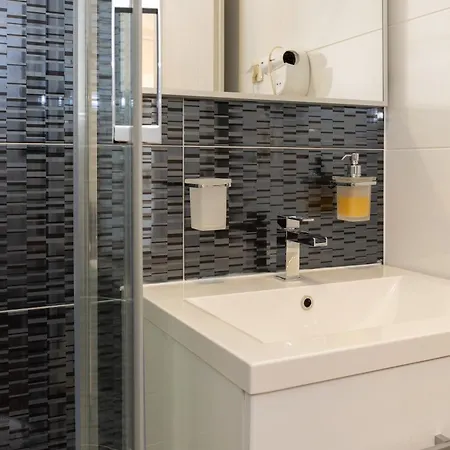 Queen Mary Luxury * Split