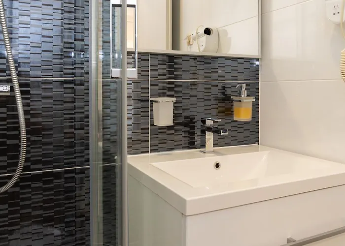 Queen Mary Luxury * Split